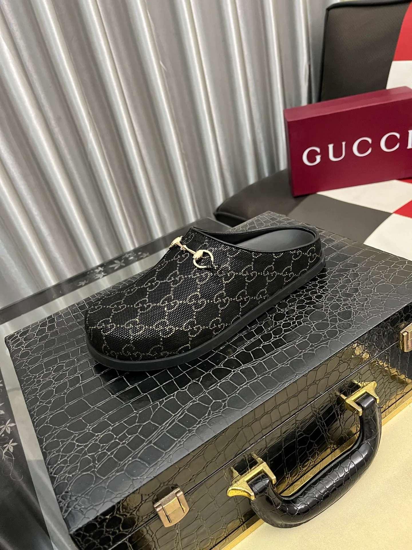 Ex-factory price: 438⌚️⌚️[Gucci] 2025 new season half-slip men's shoes, made of Italian imported first-layer frosted cowhide➕sheepskin lining, original hardware buckle, original combination wear-resistant outsole, real shot 🎬 Very comfortable on the feet, size 38-44